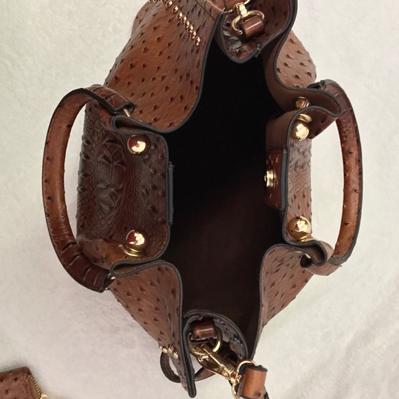 Women’s NWOT brown faux ostrich skin purse/ bag with matching wallet…15”… - Picture 5 of 8